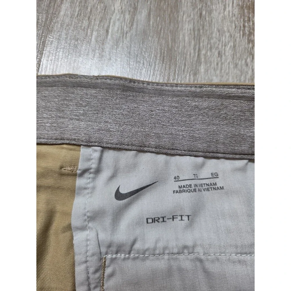 Nike Dri-FIT Men’s Khaki Chino Golf Shorts Tan Flat Front Size 40x7 GUC